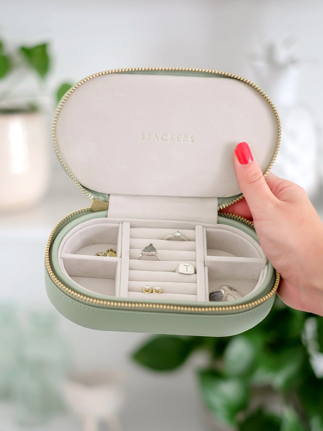Oval Travel Box